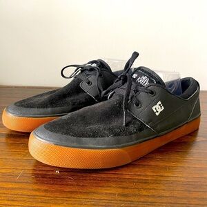 DC Shoe Co, 12, men’s black suede Wes Kremer II gum sole skateboarding shoe